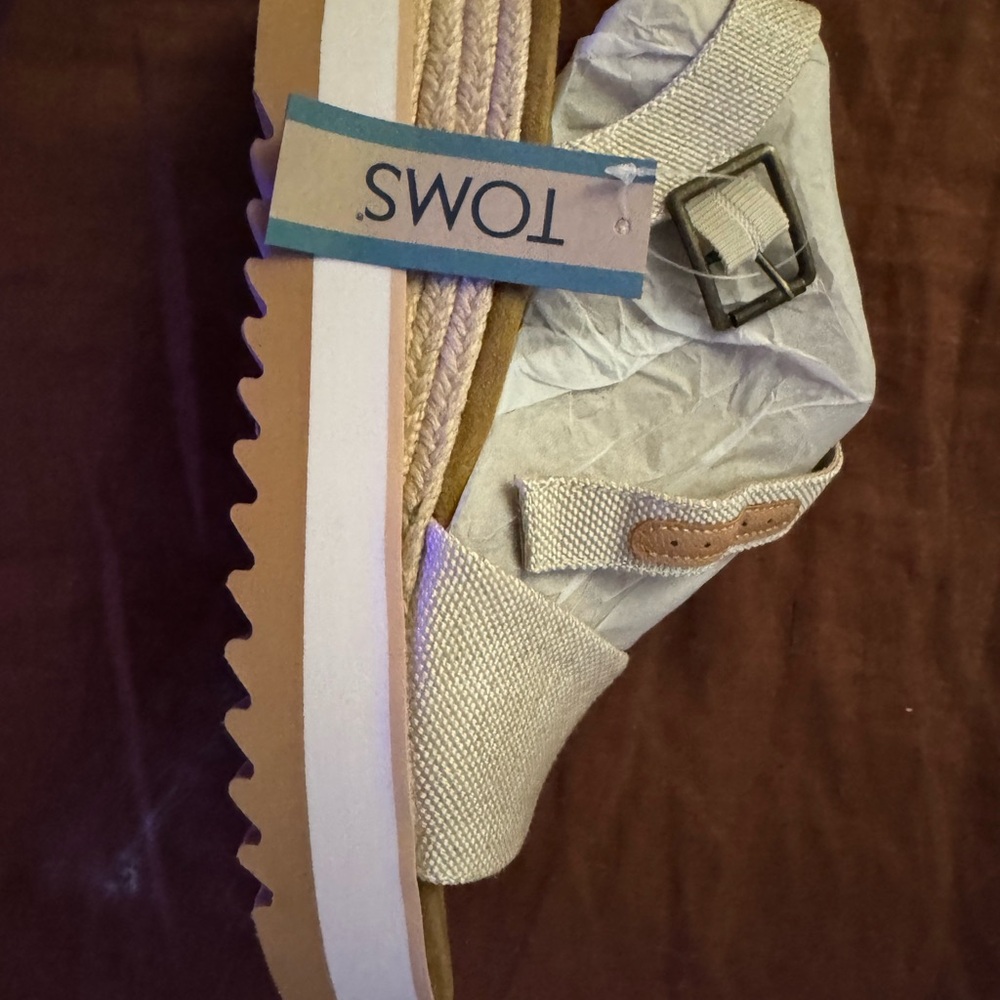 NWT TOMS Cream Sandals with Strap